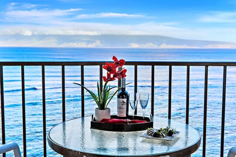 Dine al fresco to enjoy your tropical view