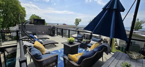 Rooftop vibes (1)