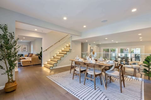 Dining Room with Seating for 6

