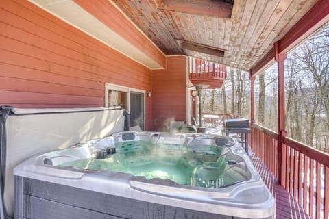 Hunter Vacation Rental | 4BR | 4BA | 4,000 Sq Ft | 2 Steps Required