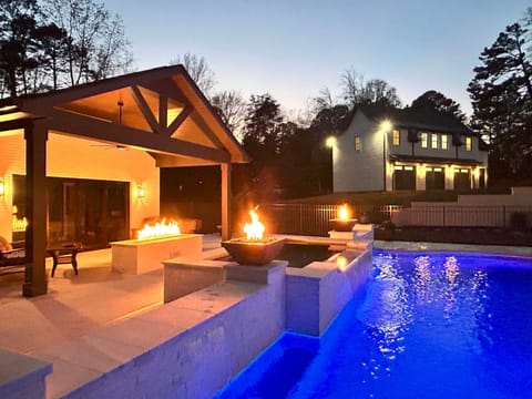 10-person hot tub with spillover, fire bowls and fire table.