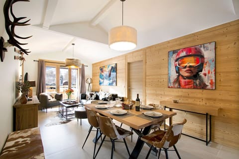 Welcome to this cosy apartment, where natural light fills every corner, creating the perfect setting for memorable meals, relaxed moments, and joyful gatherings.