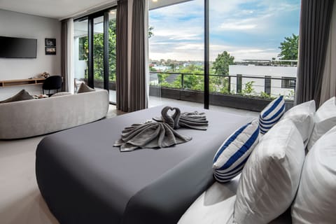 Suite, Pool View | Free WiFi