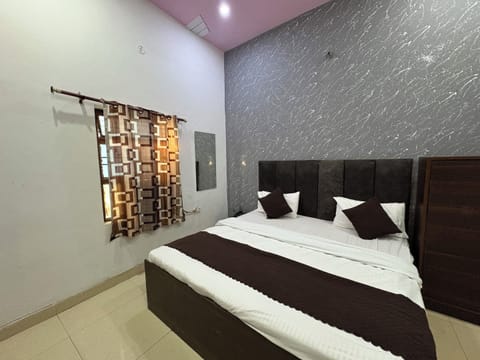 Deluxe Double Room, City View | Free WiFi, bed sheets