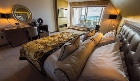 Iron/ironing board, free WiFi