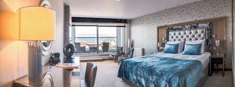 Iron/ironing board, free WiFi