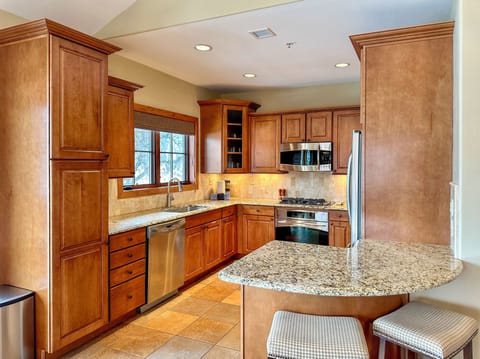 Kitchen offers seating for 2 at the counter