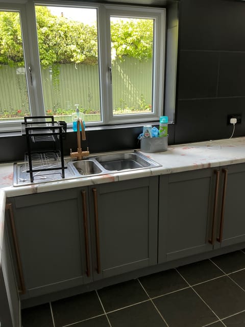 House | Private kitchen | Fridge, microwave, oven, stovetop