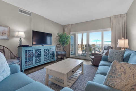 Living Area to Pool/Beach Front Patio