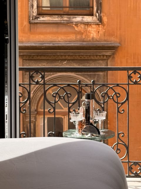 Deluxe Double Room, 1 King Bed, Private Bathroom, City View | Premium bedding, down comforters, pillowtop beds, free minibar