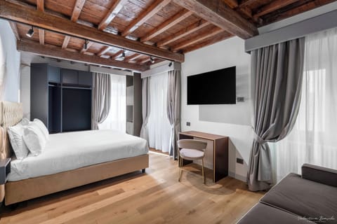 Classic Quadruple Room | Hypo-allergenic bedding, in-room safe, desk, blackout drapes