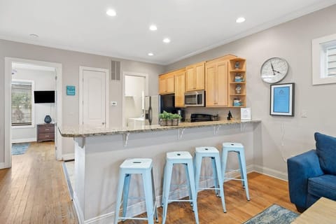 799C3649-4101-48B7-BFDB-293FEA093E6E