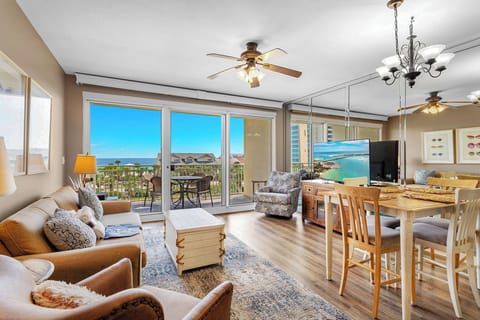 Sterling Shores 415 Living Room