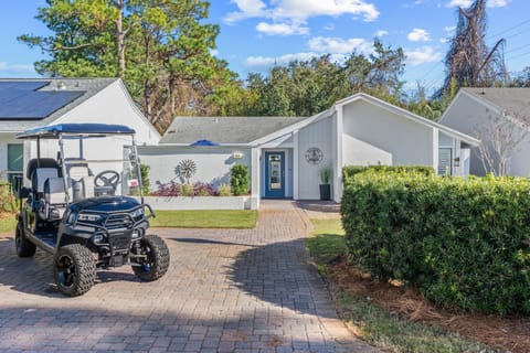 Welcome to Sunny Destination! Private golf cart provided to explore all Sandestin has to offer.
