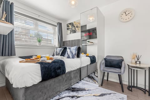 Luxury Double Room, Kitchen, Garden View | Soundproofing, iron/ironing board, free WiFi