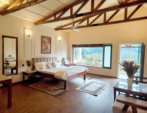 Luxury Room, Mountain View | Desk, laptop workspace, free WiFi