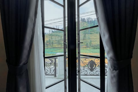 Couple Room with Mountain View | Iron/ironing board, free WiFi, bed sheets