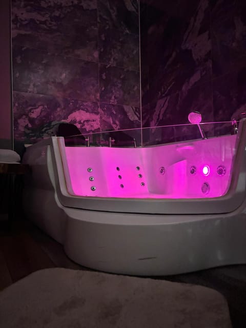Luxury Studio Suite | Free WiFi