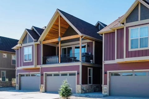 Private balcony with hot tub and grill, views of mountains