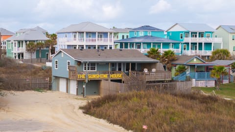 The Sunshine House — Your Beachfront Getaway in Port Aransas