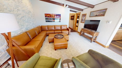 Living Room with Sectional, Flatscreen - Living Room with Sectional, Flatscreen