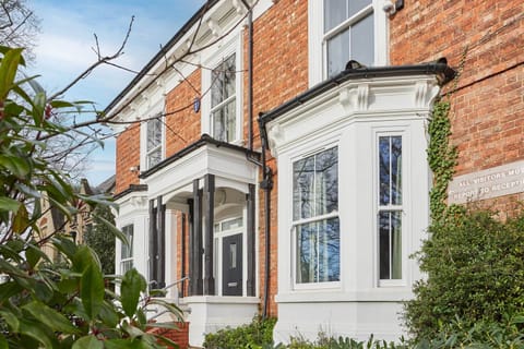 Apartment 1, Upton House, Northampton - Host & Stay
