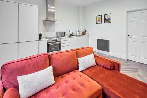 Apartment 1, Upton House, Northampton - Host & Stay