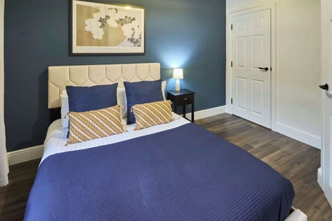 Apartment 1, Upton House, Northampton - Host & Stay