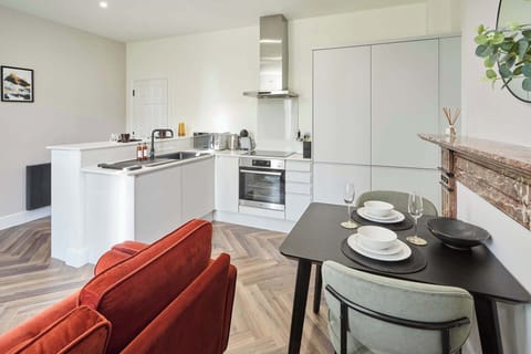 Apartment 2, Upton House, Northampton - Host & Stay 