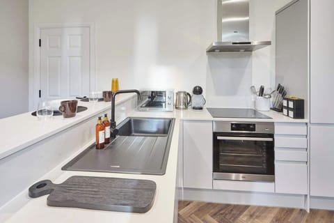 Apartment 2, Upton House, Northampton - Host & Stay 