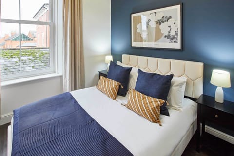 Apartment 4, Upton House, Northampton - Host & Stay