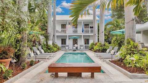 Welcome to HOUSE OF THE ROYAL PALMS...
