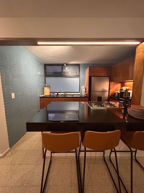 Kitchen with breakfast bar
