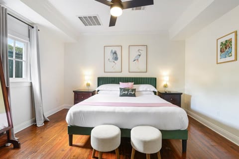 King Bed of the Shorty Guest House