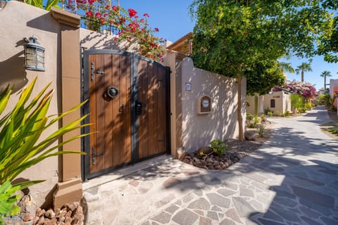 3 Bedrooms / 3 Bathrooms home in Founder area