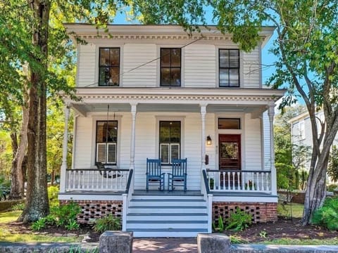 Corner lot - Historic Home