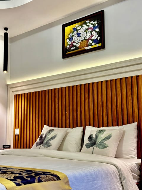 Deluxe Double Room, City View | Free minibar, individually decorated, individually furnished, desk