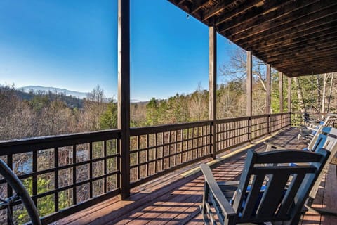 Views of Mount Le Conte while sitting in one of many rocking chairs. Coffee and Mountain Views? Yes, Please! 