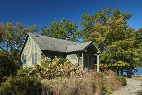 Welcome to Lakeside Peninsula Escape, a stunning getaway with sweeping lake views