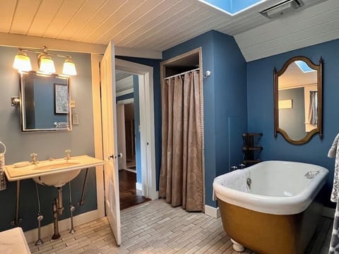 Studio Suite | Iron/ironing board, free WiFi