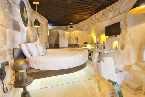 Superior Double Room, 1 King Bed, Non Smoking, Bathtub | Egyptian cotton sheets, premium bedding, down comforters