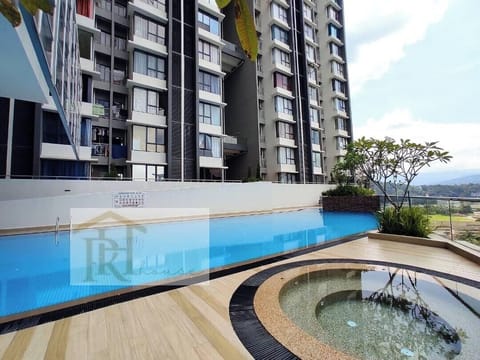 Swimming Pool & Jacuzzi