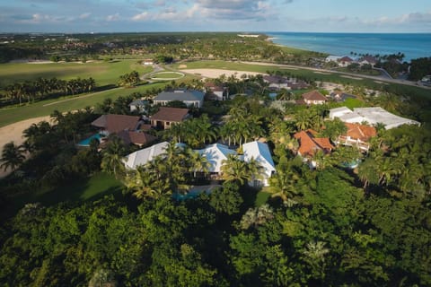 8 BR villa with chef & english speaking butler walking distance from beach club (7688)
