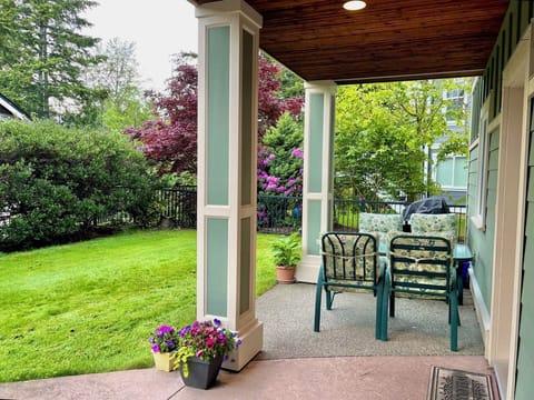 Guests enjoy beautiful landscapes, a covered entrance, patio and BBQ area