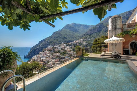 Outdoor pool, pool umbrellas, sun loungers