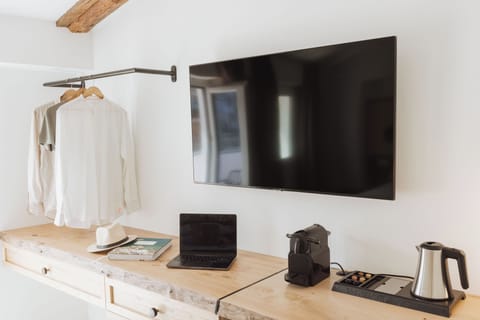 Room | 1 bedroom, minibar, desk, laptop workspace