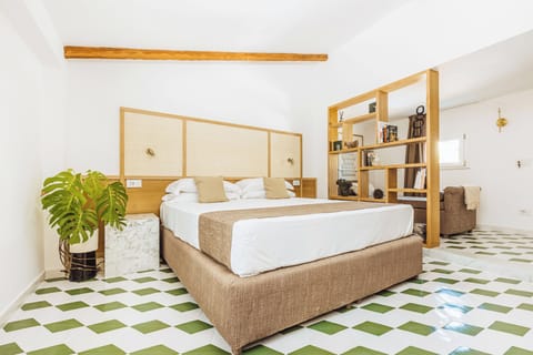 Room | 1 bedroom, desk, laptop workspace, blackout drapes