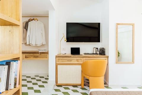 Room | 1 bedroom, desk, laptop workspace, blackout drapes