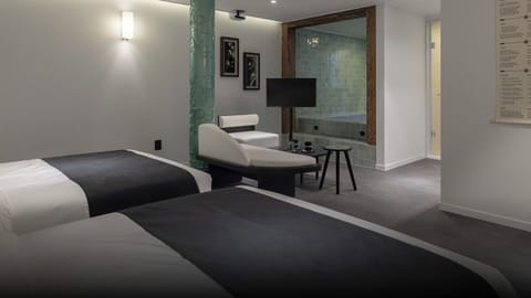 Poongryu | Premium bedding, free minibar, laptop workspace, free WiFi