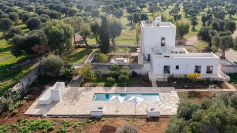 Activities, Amenities, Balcony / Terrace / Patio, Building Exterior, Facilities, Garden, Main Entrance, Spring, Summer, Wellness
